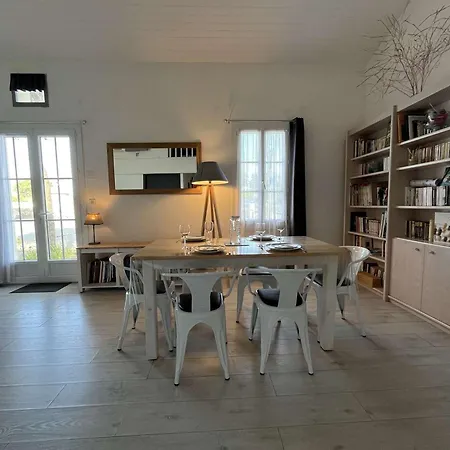 Charmant T2 Bis Avec Mezzanine, Piscine Et Proche Port - - Fr-1-246c-27